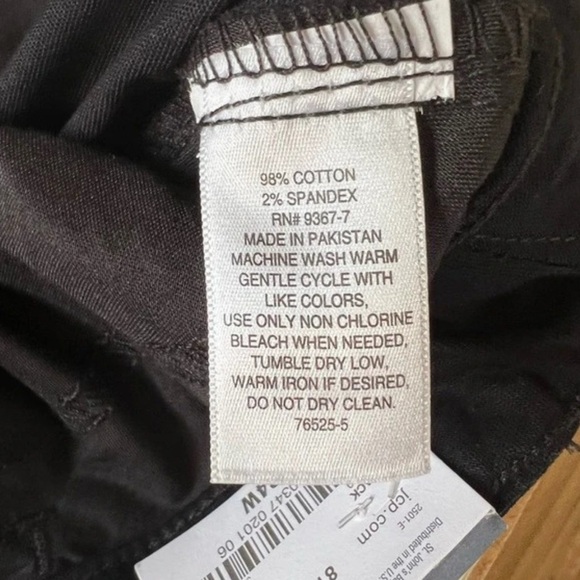 St. John's Bay Mid Rise Plus Capris Size 24W nwt - Picture 6 of 9